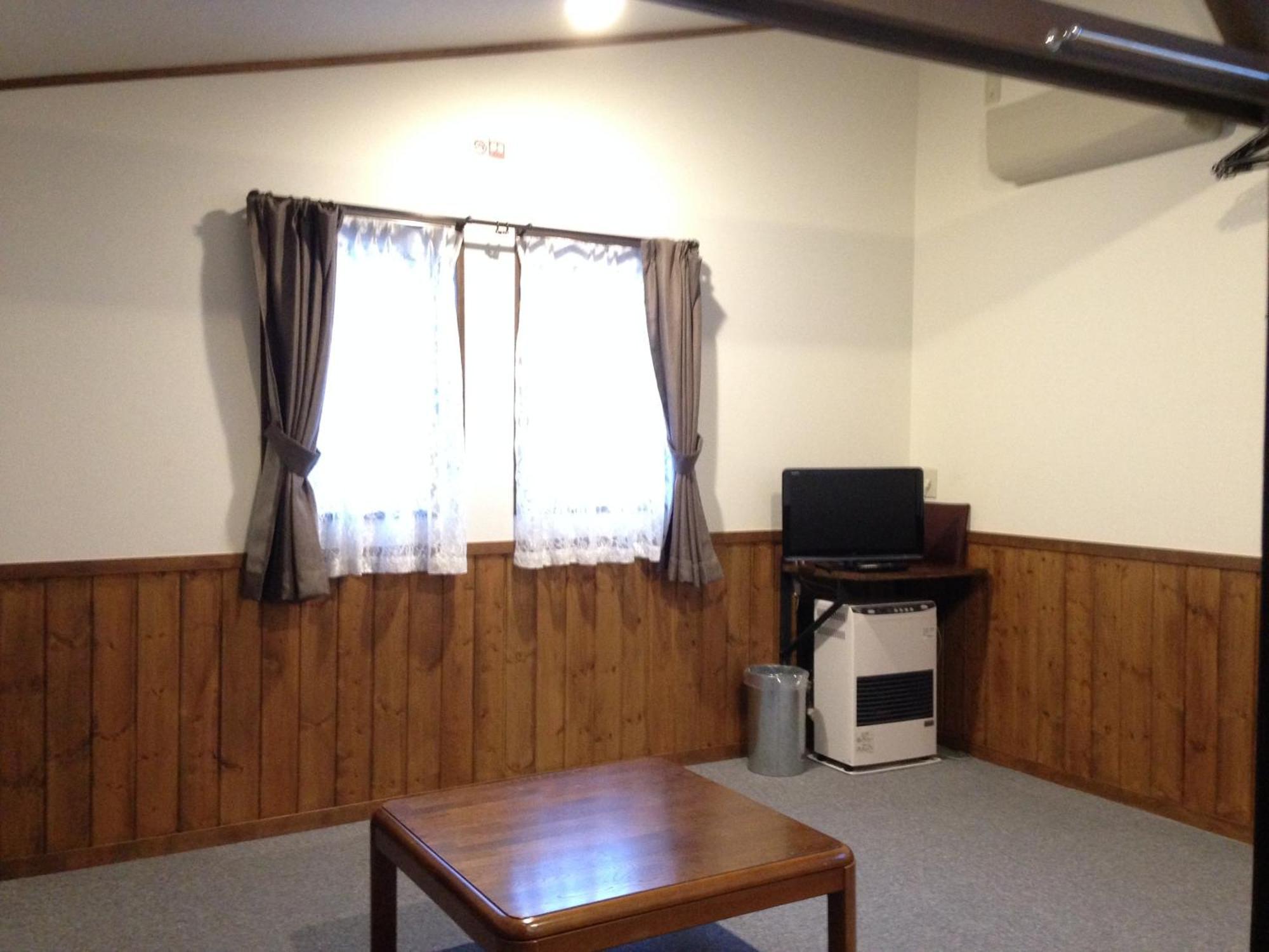 Community House Tyrolien Hotel Хакуба Стая снимка