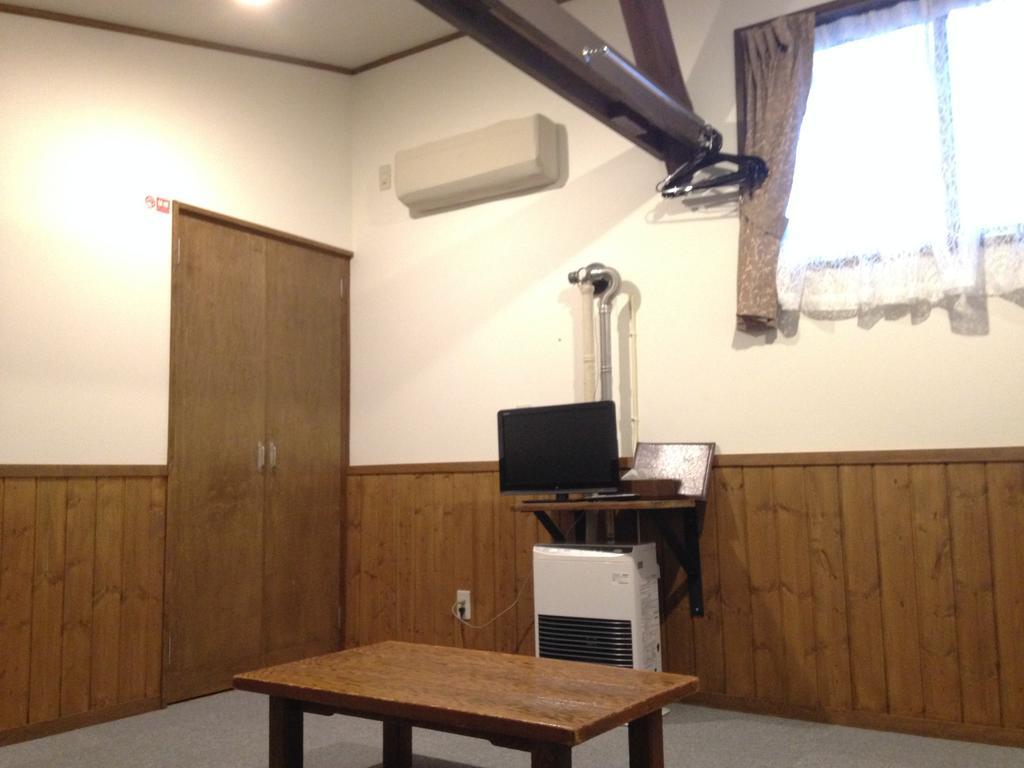 Community House Tyrolien Hotel Хакуба Екстериор снимка