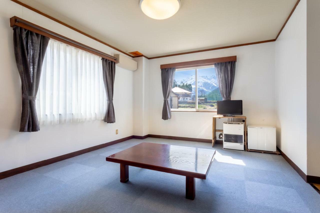 Community House Tyrolien Hotel Хакуба Екстериор снимка